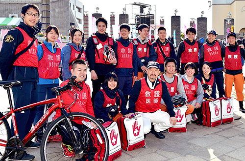 国士舘大学ＡＥＤモバイル隊が大会をサポート！